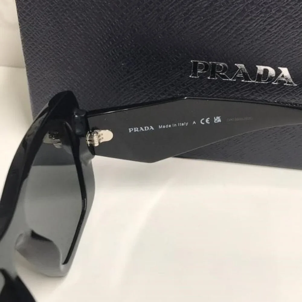 New Authentic Prada Chic Black Square Sunglasses SPR08Y 1AB-5S0 - Picture 11 of 12
